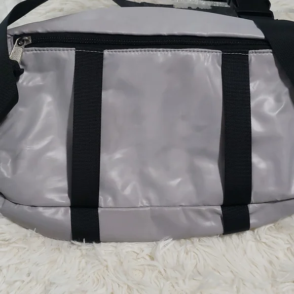 Urban Outfitters Nylon Strappy Travel Fannie Pack Bag - Picture 5 of 8